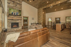 Televisión, chimenea, futbolito