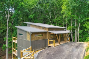 Exterior - SmokyHollow: Pool, Mtn Views, Movie Room, Games, Hot Tub, Wifi, near Attractions (Sevierville)