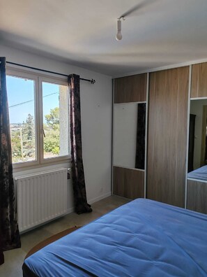 5 dormitorios, tabla de planchar con plancha, wifi y ropa de cama