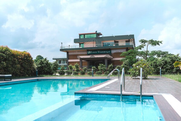 Outdoor pool - Finns Weaver Resort Kaziranga (Bokakhat)