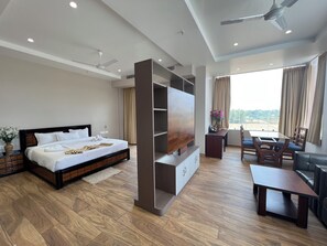Brahmaputra Family suite | Rollaway beds, free WiFi, bed sheets - Finns Weaver Resort Kaziranga (Bokakhat)