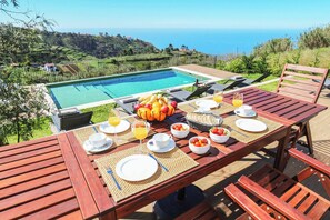 Dining - Villa Bella Vita (Calheta)