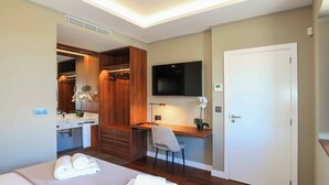 3 bedrooms, desk, iron/ironing board, bed sheets - Villa Bella Vita (Calheta)