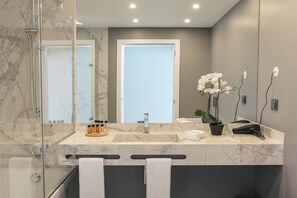 Shower, bidet - Villa Bella Vita (Calheta)