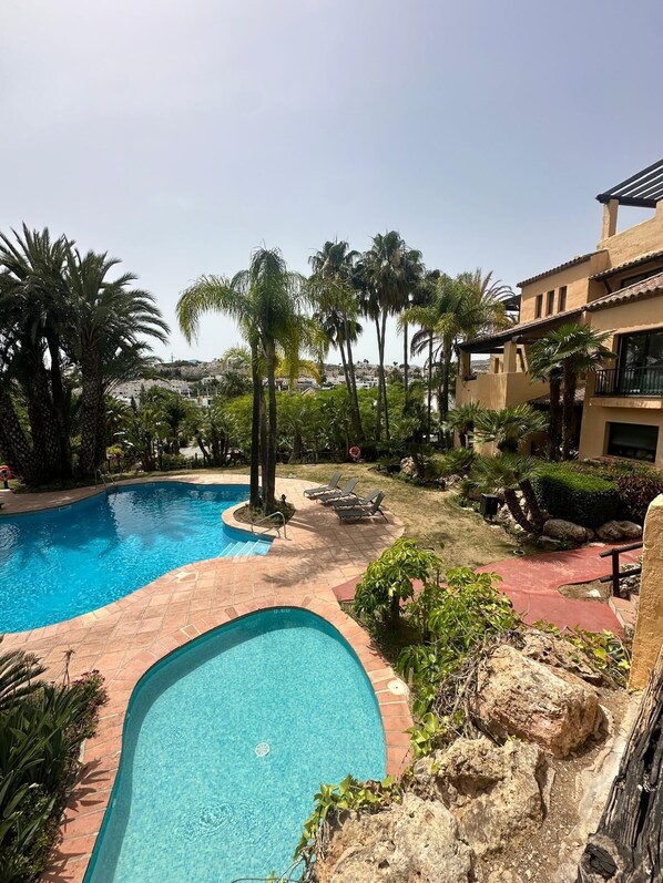 Pool - Spacious 3-bedroom apartment in closed community with 3 pools (Estepona)