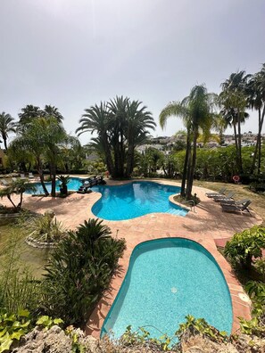 Pool - Spacious 3-bedroom apartment in closed community with 3 pools (Estepona)