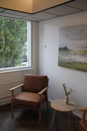 Standard Studio | Living area | Flat-screen TV