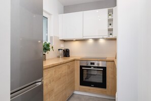 Refrigerador, horno, placa de cocina, lavavajillas