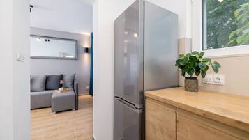 Apartment, 1 Bedroom, Kitchen | Private kitchen | Fridge, oven, stovetop, dishwasher