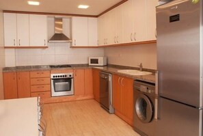Refrigerador, microondas, horno y lavavajillas 