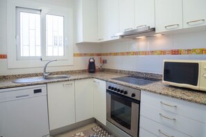 Refrigerador, microondas, horno y lavavajillas