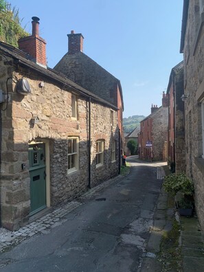 المنشأة من الخارج