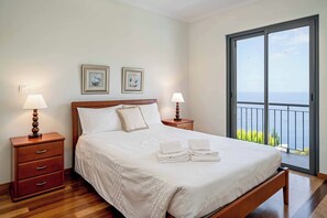 3 bedrooms, bed sheets - Villa Amaro Mar (Calheta)