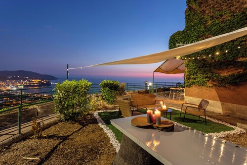 House with sea view, with equipped garden, private parking, pets allowed