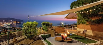 House with sea view, with equipped garden, private parking, pets allowed