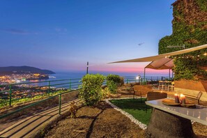 Outdoor dining - House with sea view, with equipped garden, private parking, pets allowed (Agropoli)