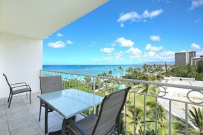 Outdoor dining - Million-dollar Ocean Views in the Heart of Waikiki! Steps to Beach! (Honolulu)