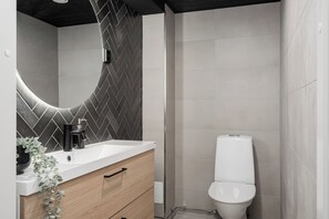 シャワー、ヘアドライヤー、ビデ、タオル