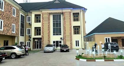 G- throne Hotel and Suites