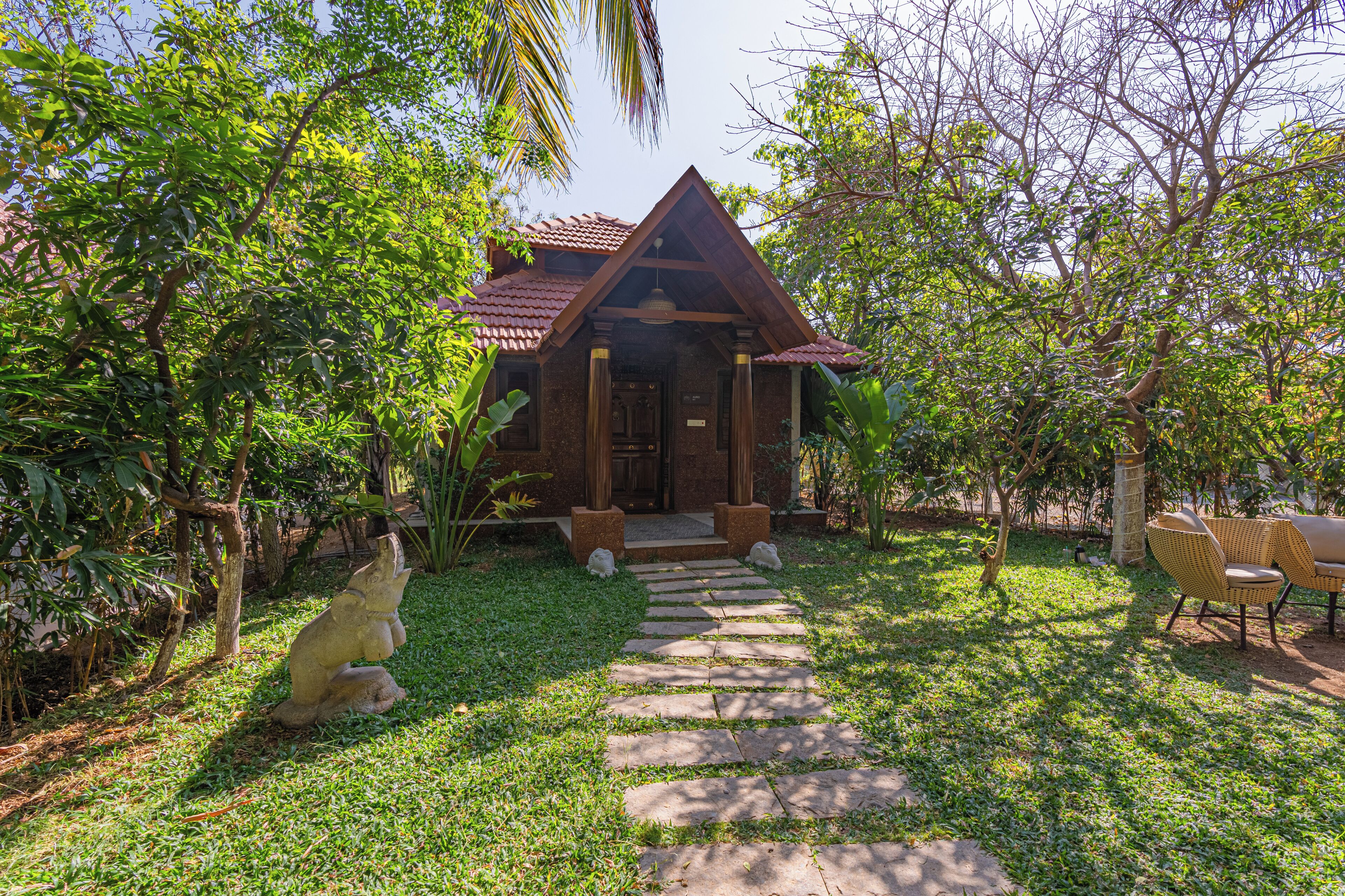 Studio Premium | Két bảo mật tại phòng, trang bị nội thất với thiết kế riêng biệt, bàn 