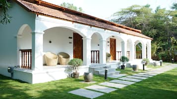 Luxury Room | In-room safe, individually furnished, desk, laptop workspace