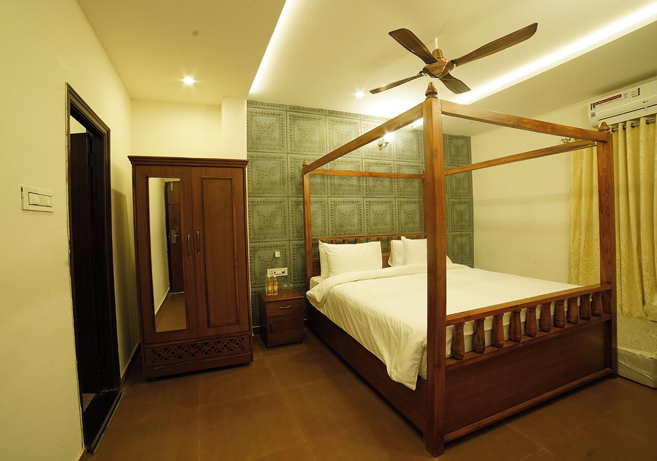 Căn hộ Deluxe | Két bảo mật tại phòng, trang bị nội thất với thiết kế riêng biệt, bàn 