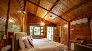 Luxury Suite | Living area