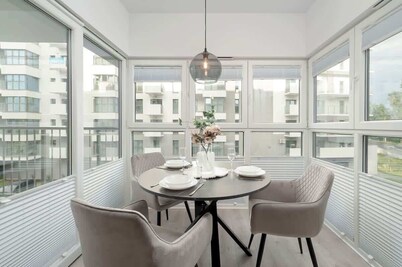Modern Apartment with Balcony | Close to the Park