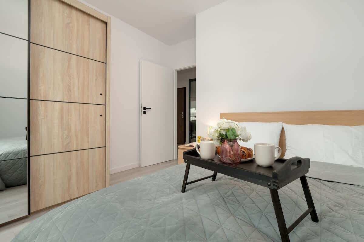 1 dormitorio, tabla de planchar con plancha, wifi y ropa de cama