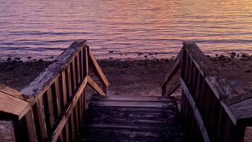 NĂ€ra stranden, solstolar och strandhanddukar