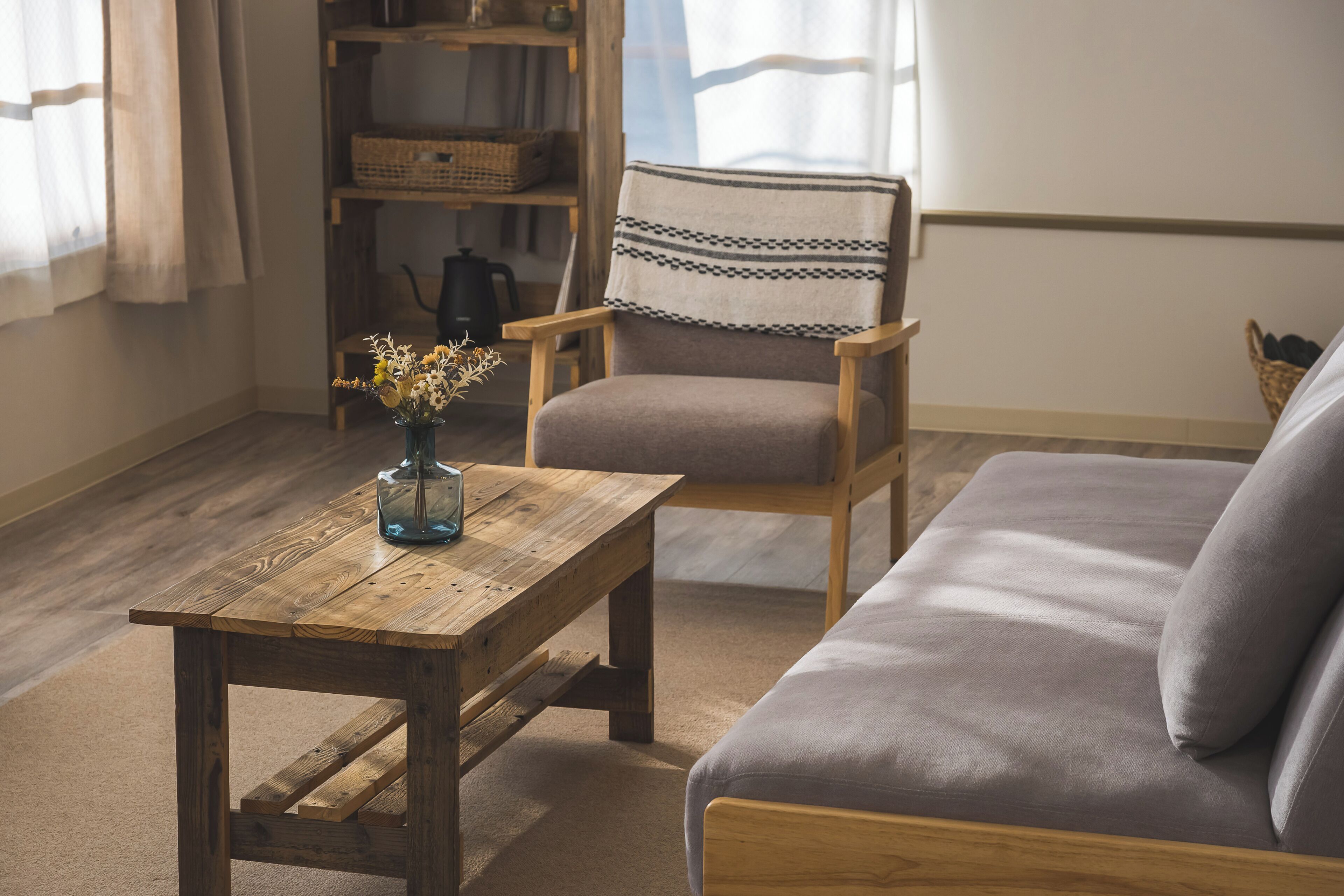 Café-style room with the warmth of old wood|(2 doubles + 1 sofa) | Individually decorated, individually furnished, desk