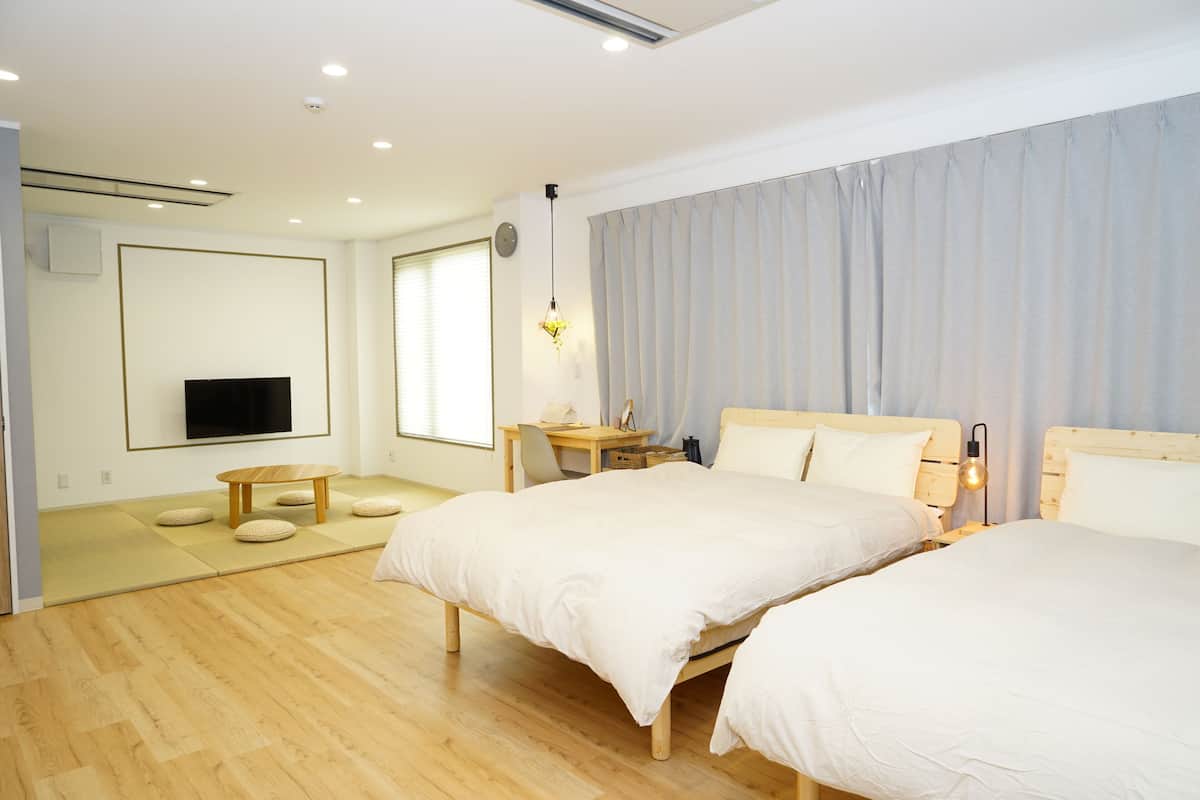 Habitación familiar | Decoración personalizada, muebles diferentes y escritorio