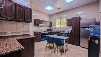 Refrigerador, microondas, horno y lavavajillas