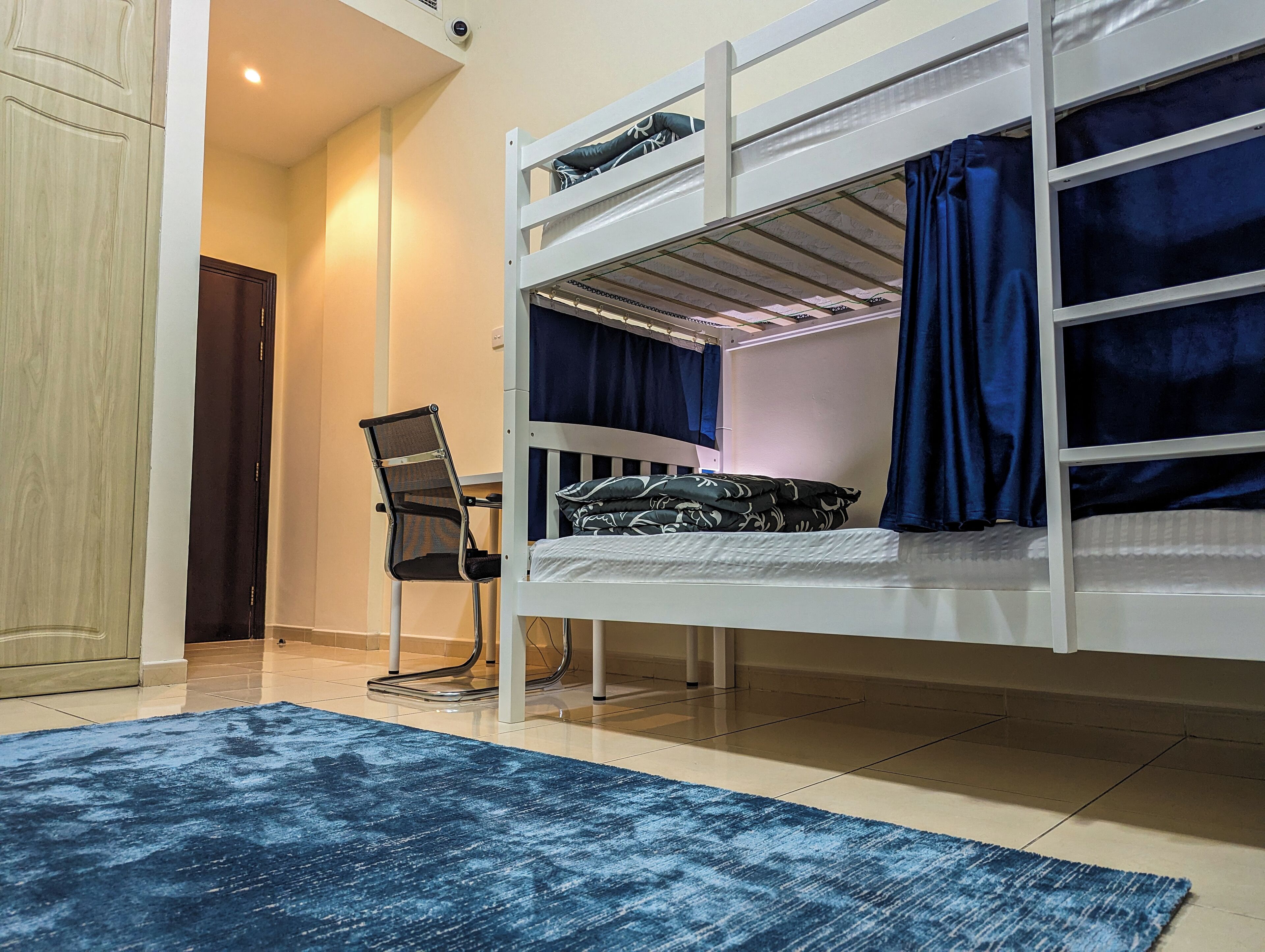 1 habitación, tabla de planchar con plancha, wifi gratis y ropa de cama 