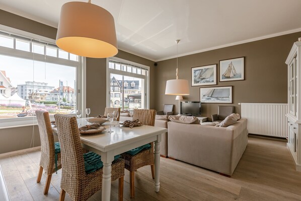 Apartment | 2 bedrooms, desk, Internet - Spacious Apartment Near the Beach in De Haan (De Haan)