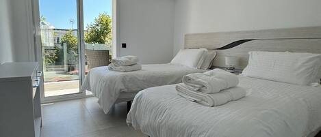 3 chambres, fer et planche à repasser, Wi-Fi, draps fournis