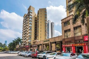 Unclassified image, 4 of 21, button - Muchun Apartment (Guangzhou)