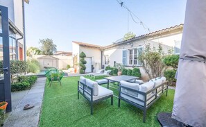 Classic Double Room, Ensuite (Chambre Tropicale) | Garden - Chateau du Serpolet (Pont-du-Chateau)