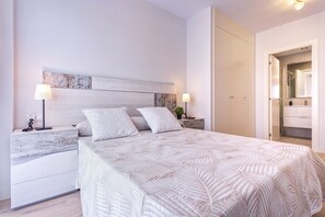 2 slaapkamers, donsdekens, individueel gedecoreerd