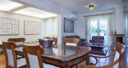 Luxe 3 Bd Penthouse 5 Min from Drosia