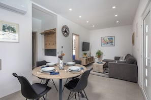 Family House, Multiple Bedrooms, Mountainside (Holiday Home Sole) | Interior