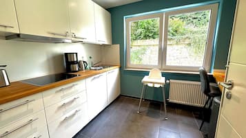 High chair, cookware/dishes/utensils