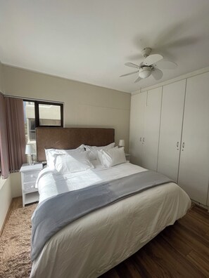 3 habitaciones, tabla de planchar con plancha, wifi y ropa de cama