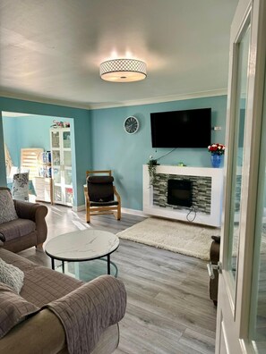 Living area - Charming Glasgow House With 3 Bedrooms (Glasgow)