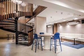 Coin salon dans le hall