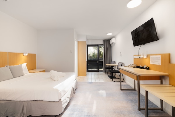 Desk, laptop workspace, iron/ironing board, free WiFi