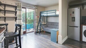 Interior - Family Friendly Studio inc free Parking and Garden (London)