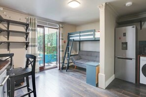 Interior - Family Friendly Studio inc free Parking and Garden (London)