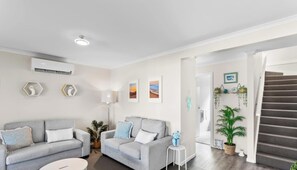 TV - Shearwater Ocean Views (Sunderland Bay)
