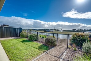 Property grounds - 32 Blanche Pde Hindmarsh Island (Hindmarsh Island)